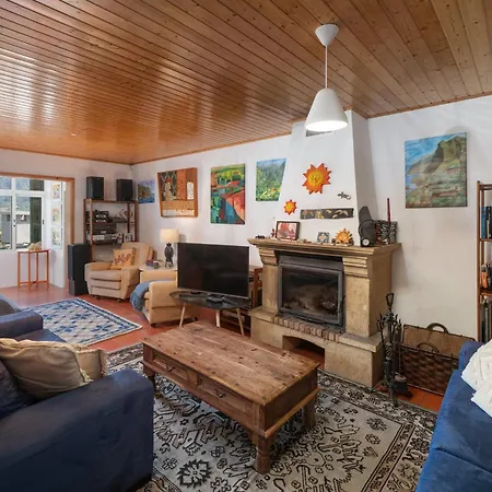 Ferienhaus Retiro Do Artista Art And Views Over The Valley