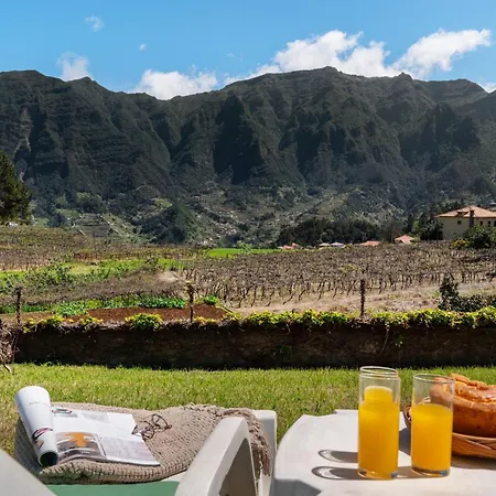 Feriehus Retiro Do Artista Art And Views Over The Valley